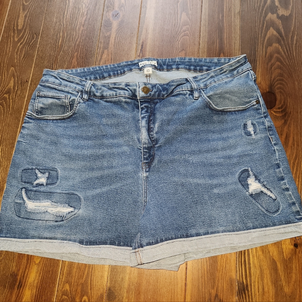 EUC Ava & Viv Distressed Plus Size Womens Denom Jeans Shorts SZ 22W